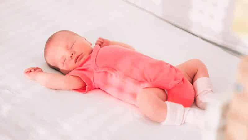 Odio Organizar Calor El sueño del bebé en su primer mes de vida: ¿qué debes saber?