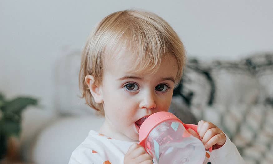 Días calurosos!!! Ya le ofreciste agua a tu bebé? Los bebés puedes