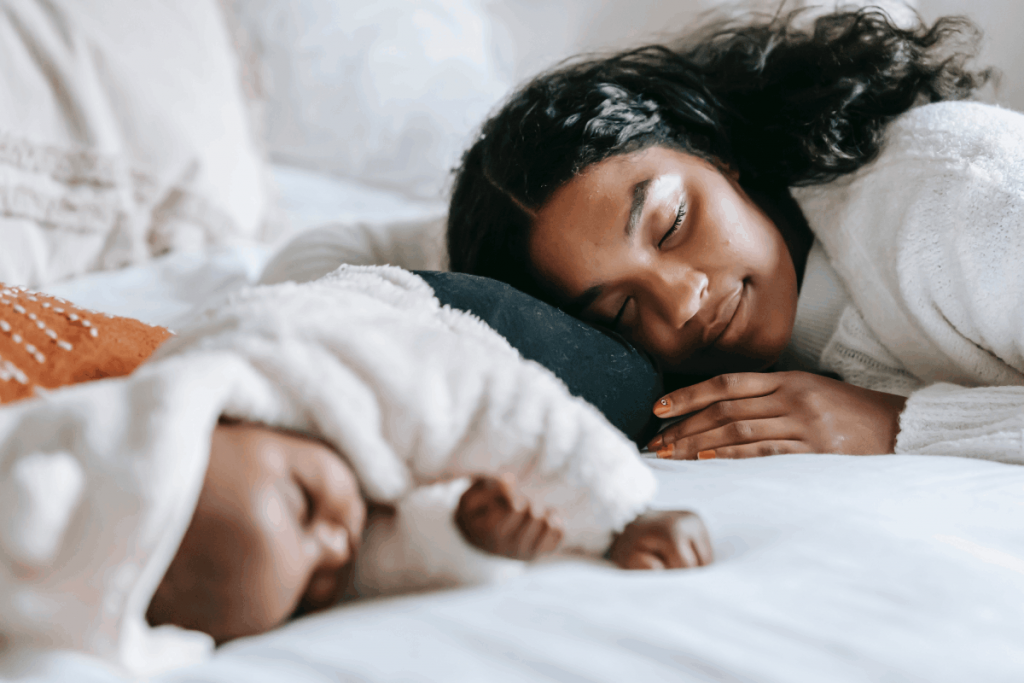 ¿Hay qué despertar al bebé por la noche para comer?